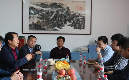 市委領(lǐng)導(dǎo)陪同客人蒞臨我公司考察